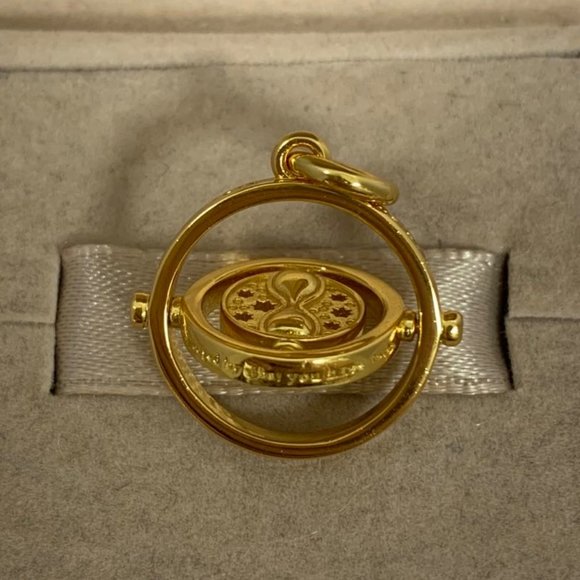 Pandora Harry Potter, Spinning Time Turner Pendant - Picture 5 of 7